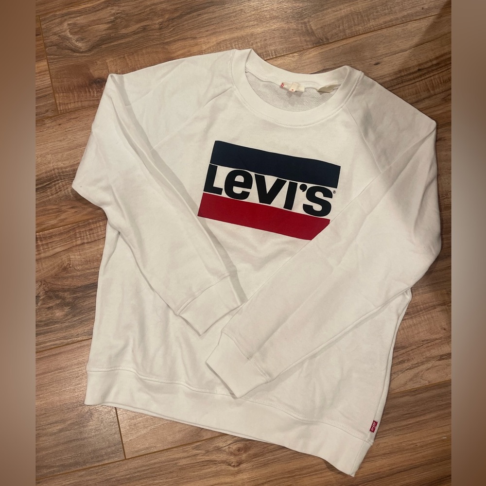 Women’s LEVIS white crewneck
